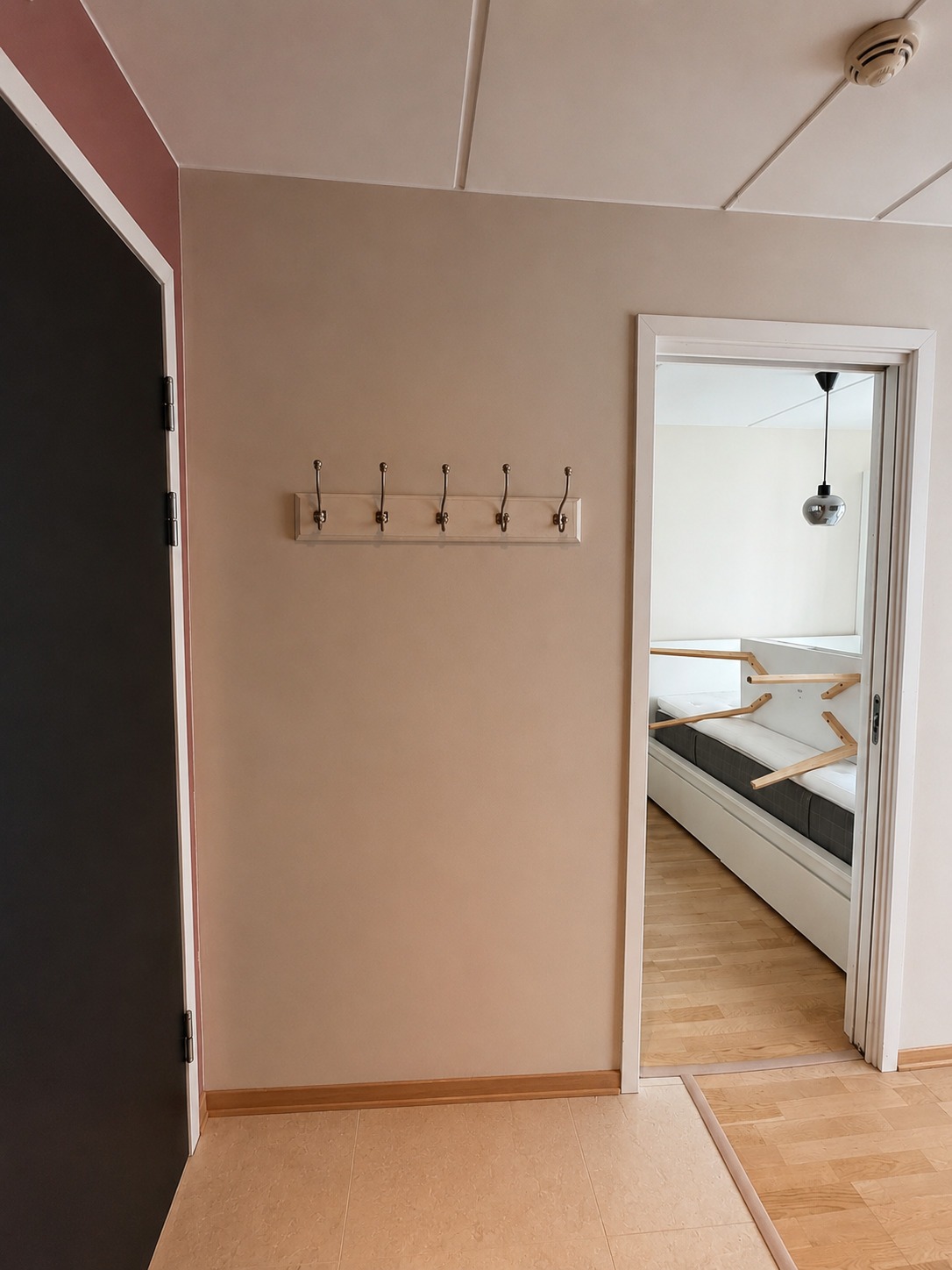 Knaggrekke i gangen